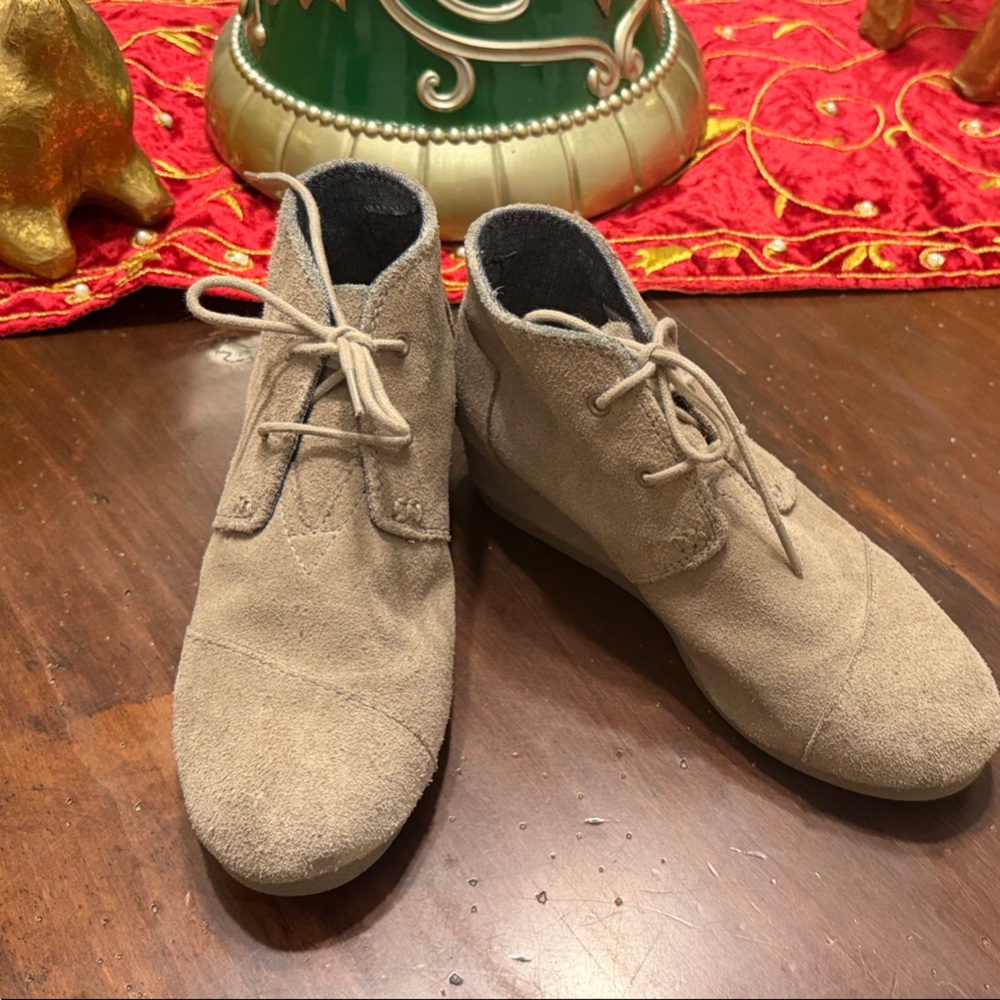 Toms | Women's Tan Suede Ankle Boots